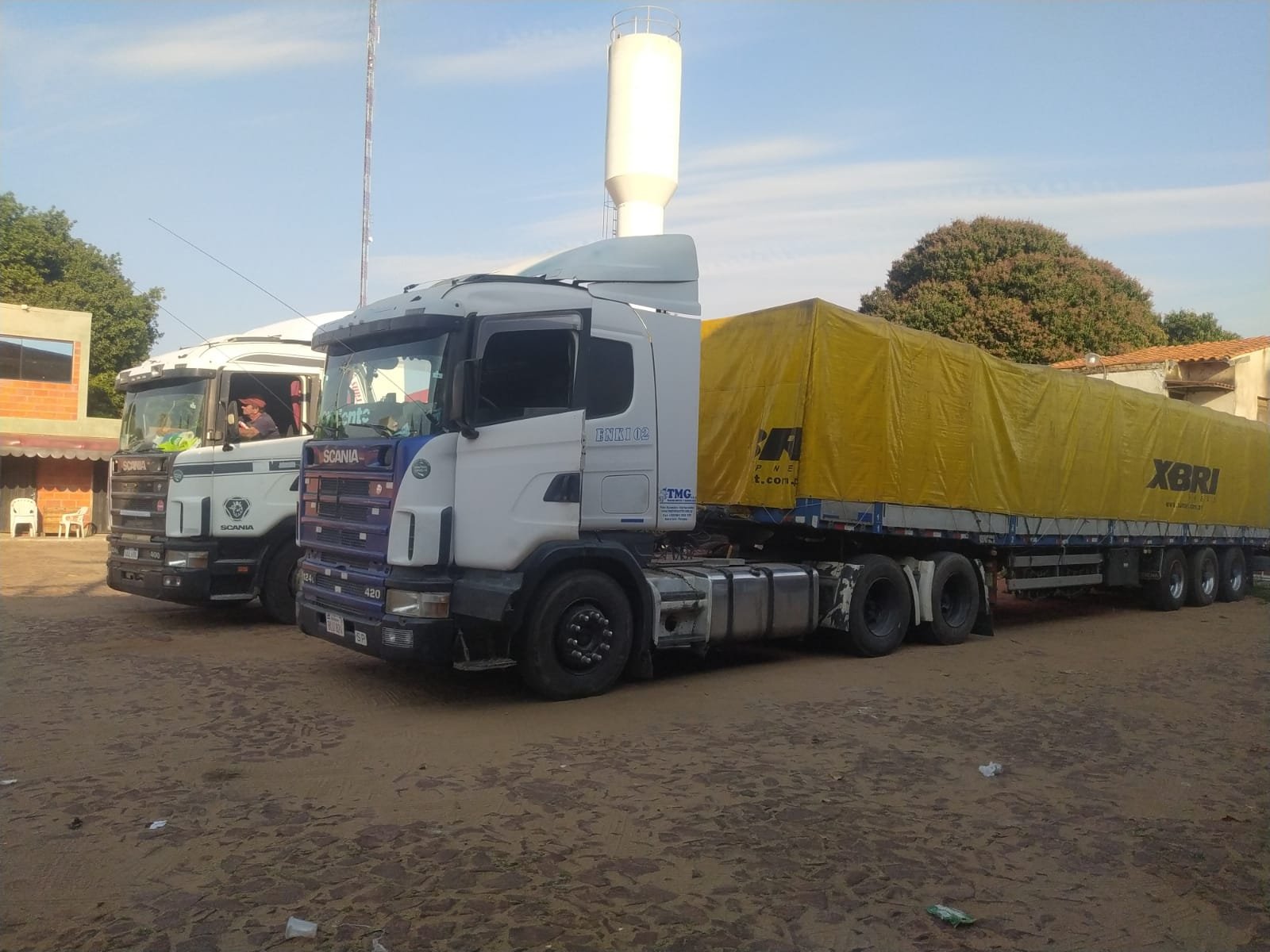 Camión realizando una entrega